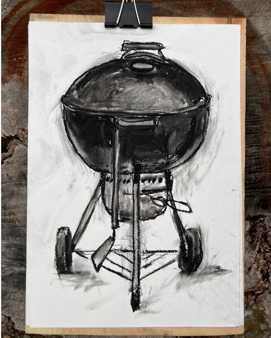 BBQ, charcoal on paper, 25 x 18 cm.
Waited a bit late to start drawing outside - at least there are no bugs. #coldfingers 

#artonpaper #worksonpaper #charcoaldrawing #canadianart #laurentides #markdixon #artsurpapier #artquebec